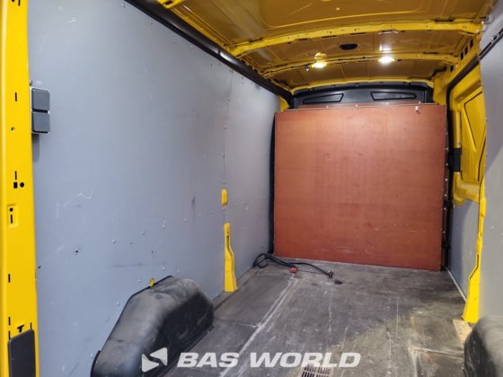 福特全顺 130pk 封闭箱式货车