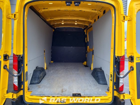 福特全顺 130pk 封闭箱式货车