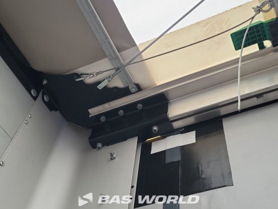 威尔顿帘式半挂车