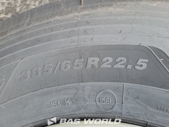 威尔顿帘式半挂车