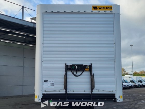 威尔顿帘式半挂车