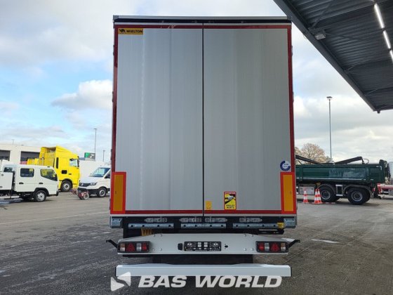 威尔顿帘式半挂车