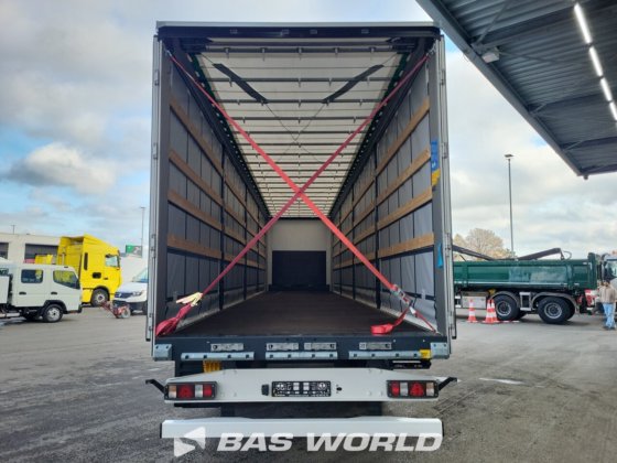 威尔顿帘式半挂车