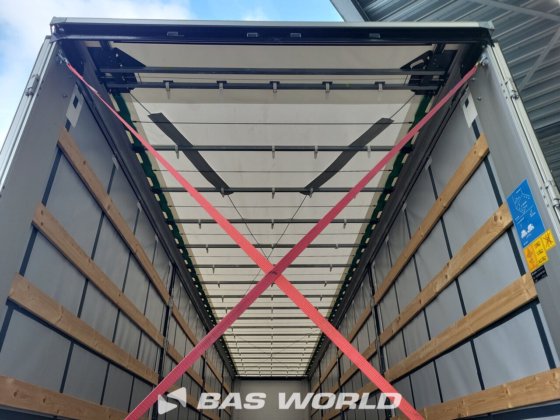 威尔顿帘式半挂车