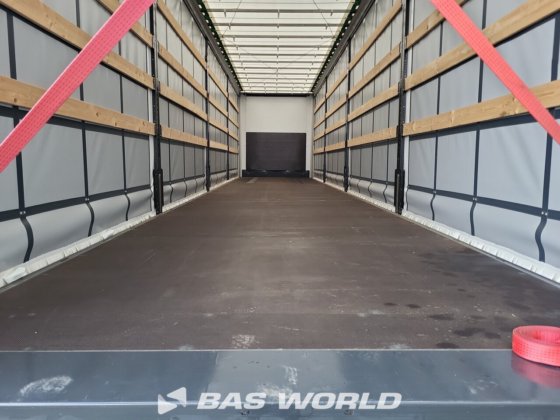 威尔顿帘式半挂车