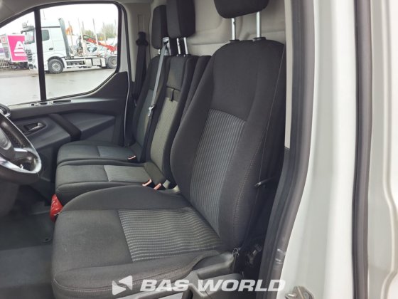 福特全顺 Custom 130PK 封闭箱式货车