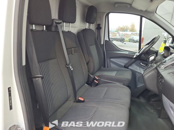 福特全顺 Custom 130PK 封闭箱式货车