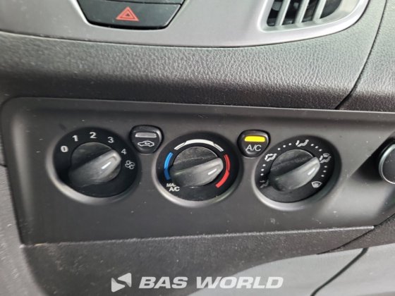 福特全顺 Custom 130PK 封闭箱式货车