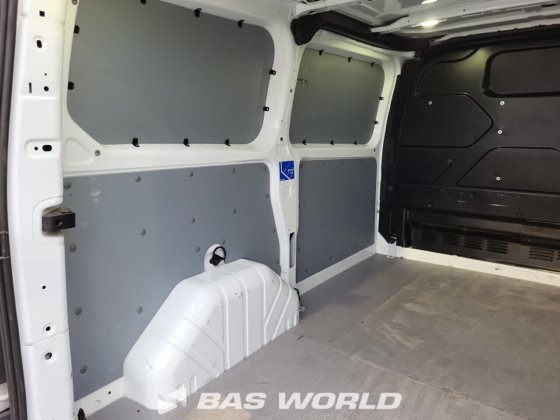 福特全顺 Custom 130PK 封闭箱式货车