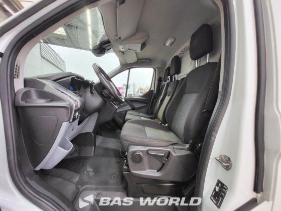 福特全顺 Custom 130PK 封闭箱式货车