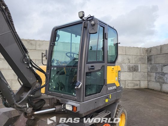 沃尔沃 EW60 E 轮式挖掘机