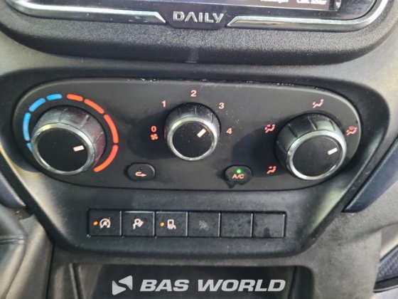 イヴェコ・デイリー 35S16 クローズド・ボックス・バン