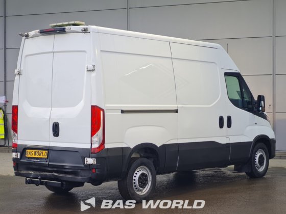 イヴェコ・デイリー 35S16 クローズド・ボックス・バン
