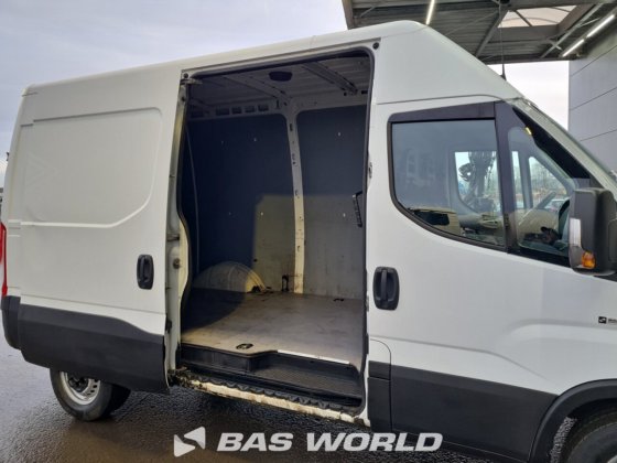 イヴェコ・デイリー 35S16 クローズド・ボックス・バン