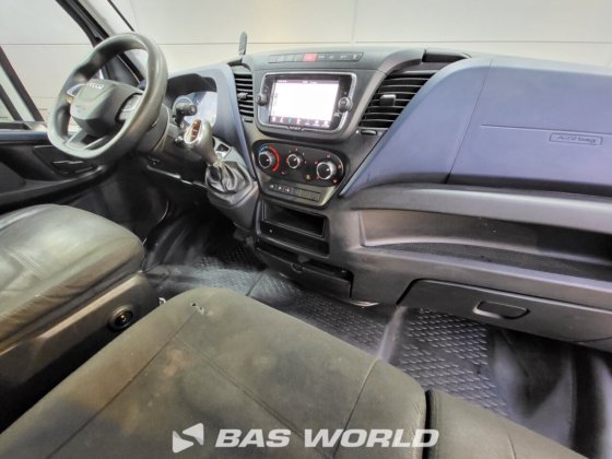 イヴェコ・デイリー 35S16 クローズド・ボックス・バン