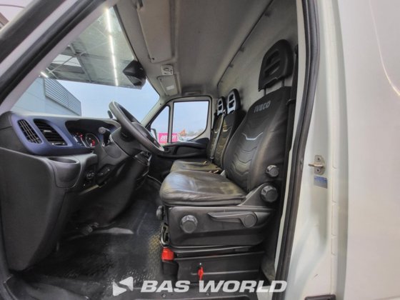イヴェコ・デイリー 35S16 クローズド・ボックス・バン
