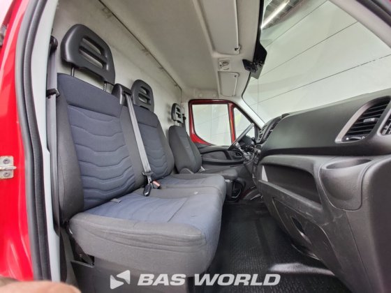 イヴェコ デイリー 35S12 クローズドボックスバン