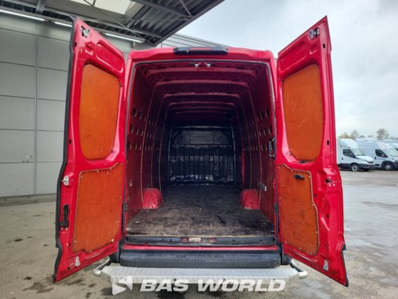 イヴェコ デイリー 35S12 クローズドボックスバン