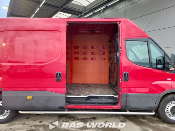 イヴェコ デイリー 35S12 クローズドボックスバン