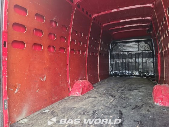 イヴェコ デイリー 35S12 クローズドボックスバン