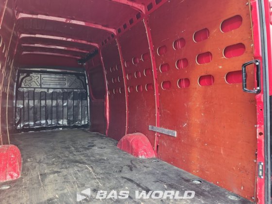 イヴェコ デイリー 35S12 クローズドボックスバン