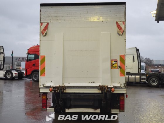 メルセデス・アテゴ 818 4X2 ボックス車