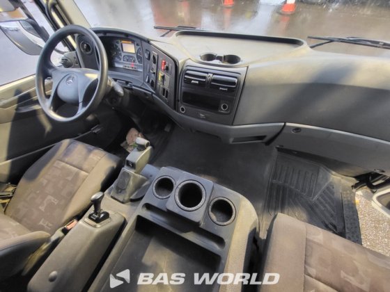 メルセデス・アテゴ 818 4X2 ボックス車