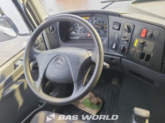 メルセデス・アテゴ 818 4X2 ボックス車