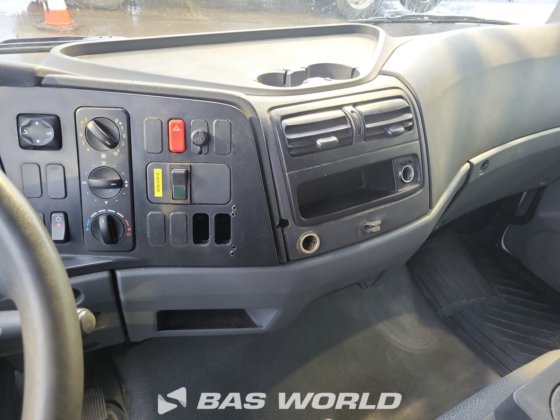 メルセデス・アテゴ 818 4X2 ボックス車