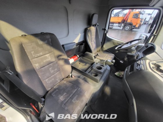 メルセデス・アテゴ 818 4X2 ボックス車