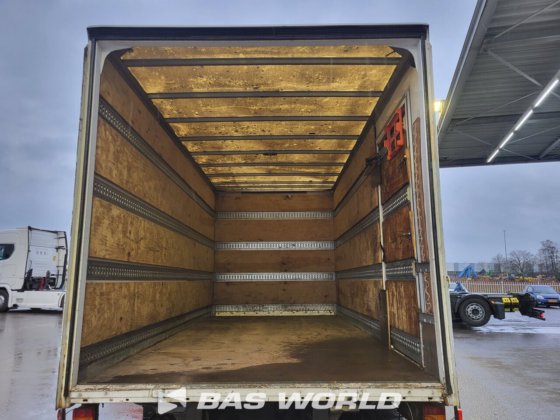 メルセデス・アテゴ 818 4X2 ボックス車