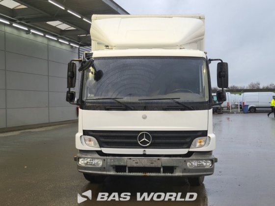 メルセデス・アテゴ 818 4X2 ボックス車