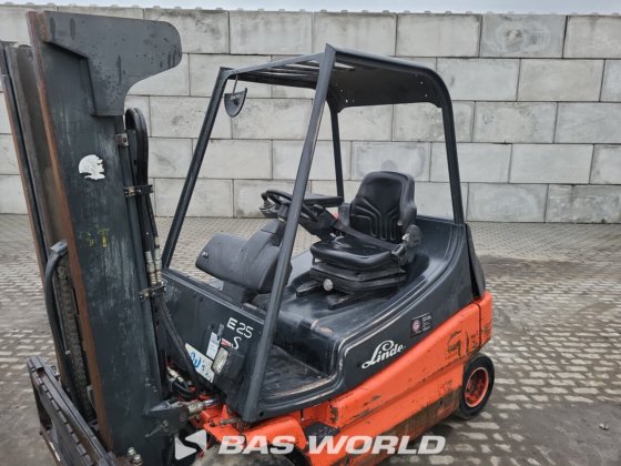 リンデ E25 -03 フォークリフト