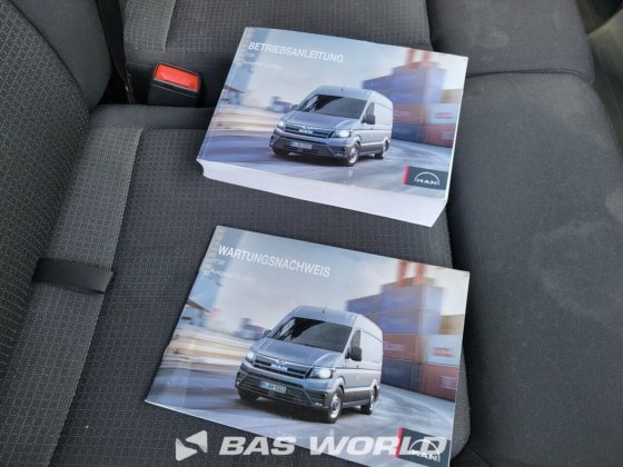 フォルクスワーゲン クラフター 177pk クローズドボックスバン