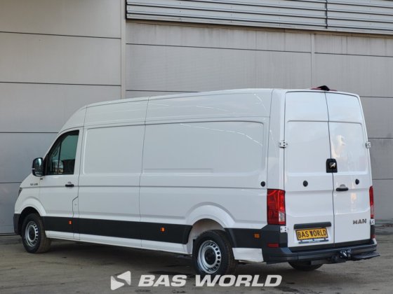 フォルクスワーゲン クラフター 177pk クローズドボックスバン