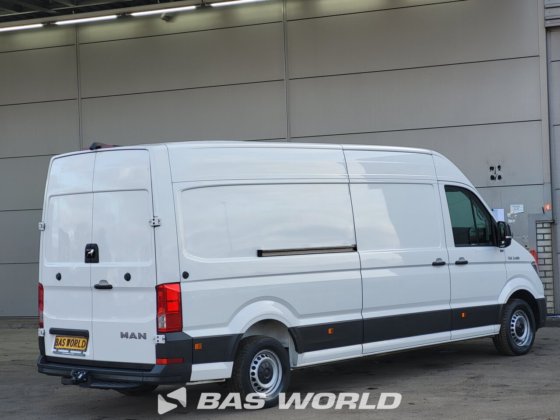 フォルクスワーゲン クラフター 177pk クローズドボックスバン