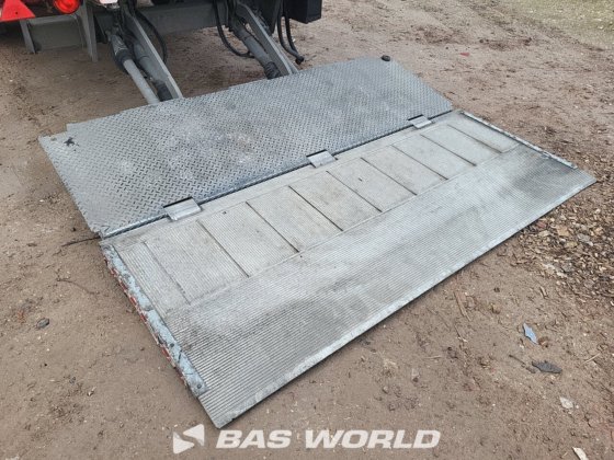 施密茨封闭箱式半拖车