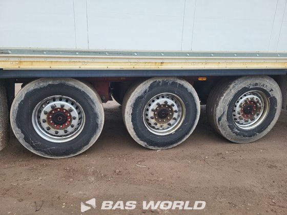 施密茨封闭箱式半拖车