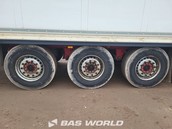 施密茨封闭箱式半拖车