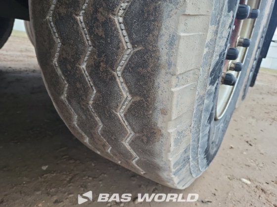 施密茨封闭箱式半拖车