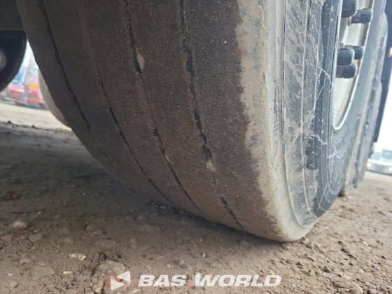 施密茨封闭箱式半拖车