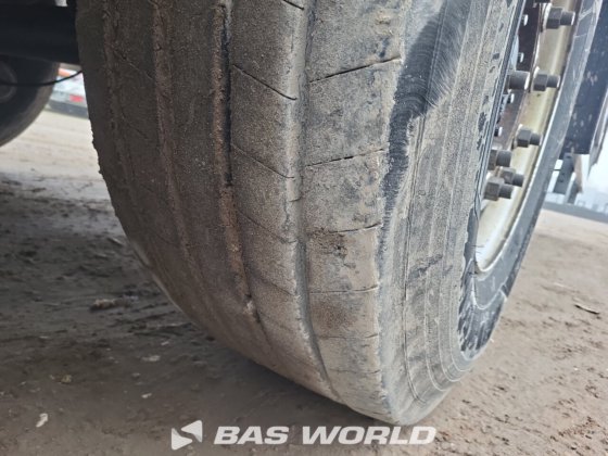 施密茨封闭箱式半拖车