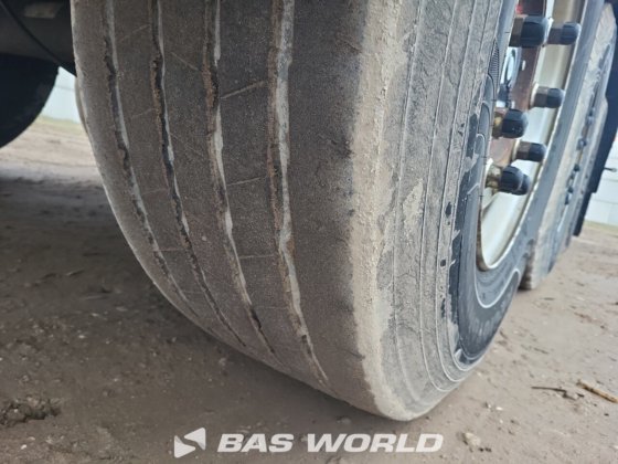 施密茨封闭箱式半拖车