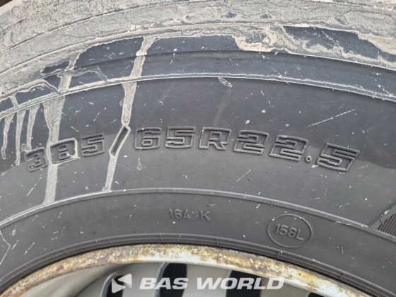 施密茨封闭箱式半拖车