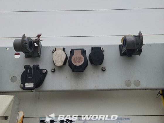 施密茨封闭箱式半拖车