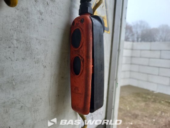 施密茨封闭箱式半拖车