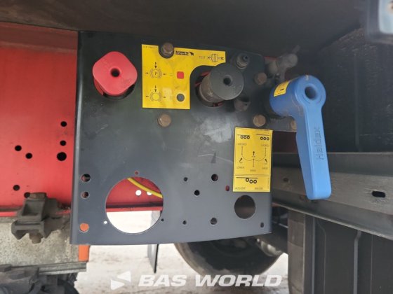 施密茨封闭箱式半拖车