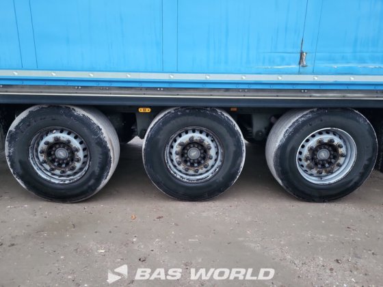 施密茨封闭箱式半拖车