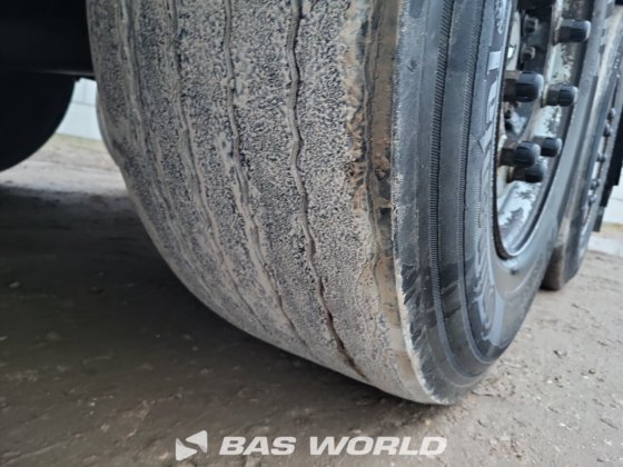 施密茨封闭箱式半拖车