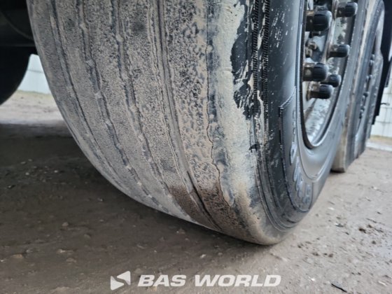 施密茨封闭箱式半拖车